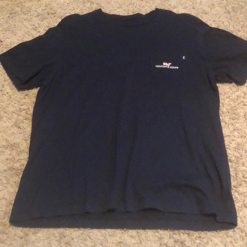 Vineyard Vines Shortsleeve front picket t-shirt.